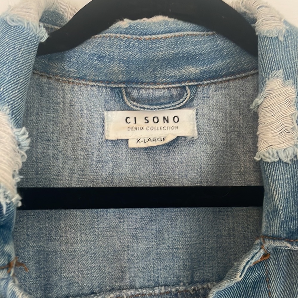 Denim jacket 💙 - Picture 3 of 3